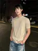 Camiseta de verano para hombre de estilo americano con patrón oscuro de punto jacquard acanalado, manga corta, hombros normales y mangas con puño, para deportes y fitness