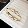 Pulsera Geométrica de Bambú con Circonita de Lujo Europea y Americana, Pulsera de Lujo Ligero de Gama Alta, Nuevo Modelo 2026, Joyería de Mano Exquisita y Versátil para Mujeres