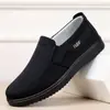 Sapatos de pano estilo Velho Pequim para homens, sapatos casuais slip-on para primavera/outono, sola macia, antiderrapantes, projetados para homens de meia-idade e idosos, direto do fabricante