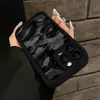 Capa de celular iPhone 18 mais vendida para exportação, apresentando um design de lábios vermelho escuro em tela cheia, e uma capa macia fosca TPU anti-queda de cobertura total para iPhone 16