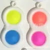 Fábrica em estoque fornecimento direto 2 furos dedo plástico bolha música desenho animado rato matador pioneiro descompressão silicone chaveiro brinquedo