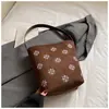 Bolso Cubo Retro de Moda de Gran Capacidad para Mujer Estilo Nuevo Invierno 2025 El Más Fácil de Combinar Bolso de Mano para Hombro de Gama Alta