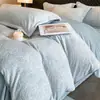 Conjunto de quatro peças em veludo de leite esculpido de qualidade classe A para mãe e bebê, capa de edredom de pelúcia espessa de inverno, lençol de cama de flanela coral, saia de cama 4