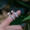 Pendientes de Aro Súper Brillantes de Circonita para Mujer, Elegantes, Modernos y Simples Pinzas para Orejas de Disco Espiral para Mujer Sin Perforaciones, Lujo Accesible y Sentido de Alta Gama