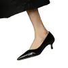 Saltos finos de couro minimalistas estilo francês para mulheres, nova coleção primavera/outono 2026, bico fino, sapatos de moda elegantes e versáteis