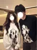 Outono e Inverno 2025 Roupa de Casal Estilo Preguiçoso Masculino e Feminino Imitação de Visão Macia Waxy Gola Redonda Pulôver de Malha Cartoon Tendência