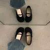 Sapatos Mary Jane Redondos Estilo Chanel 2026 Primavera e Outono Novos Mocassins Planos Retrô com Acabamento em Camurça para Mulheres