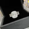 Anillo Versa Fashion Lujo Color Paloma Roja Torre de Azúcar Anillo para Mujer Chapado en Oro Diamante Flash Cuadrado Diamante de Alto Carbono Anillo Abierto