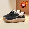 Tênis femininos de inverno com forro de fleece 2026, sapatos de algodão quentes versáteis estilo coreano com sola grossa, sapatos plataforma, sapatos de pai
