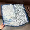 Bufanda Cuadrada Pequeña de Imitación Seda con Estampado de Leopardo y Cebra de Cuatro Cuadrículas para Mujer, Bufanda de Verano Pequeña con Aspecto de Alta Gama, Bufanda Decorativa para el Cuello