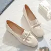 Sapatos de Salto Baixo Wanwan Feng 2026 Outono Novo Estilo Slip-on Pequenos Sapatos de Couro para Combinar com Saias Salto Bloco Solado Macio Não Cansam o Pé Mocassins Femininos