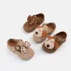 Zapatos de Cuero Gamuzado con Lazo de Dibujos Animados Retro para Niñas 2026 Otoño Nueva Moda Versátiles Suela Suave Zapatos Birkenstock