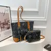 Moda Outono e Inverno 2025 Estilo Western Retrô Grande Capacidade Bolsa Tote Nova de Primavera Feminina Personalizada Casual Leve para o Dia a Dia Única