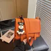 Bolsa feminina estilo coreano para axila, novo modelo 2026, bolsa quadrada pequena simples, bolsa versátil de ombro e transversal, disponível para atacado