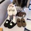 Zapatos de mujer para exteriores tipo slip-on peludos con suelas gruesas, diseño engrosado, estilo de punta cerrada, cálidos y forrados de felpa para otoño e invierno