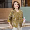 Nueva prenda exterior de otoño estilo chino para mamás, con un diseño chic, patrones chinos tradicionales, bordados y un versátil cárdigan de cuello redondo adecuado para mujeres de mediana edad y mayores.