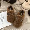 Zapatos Birkenstock de suela gruesa estilo perezoso para mujer 2026 correa con hebilla metálica felpa cálida slip-on perezoso zapatos de algodón con pelo para uso en exteriores
