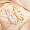 Moda Europeia e Americana Concha Branca Trevo de Quatro Folhas Pulseira de Aço Titânio Feminina 18K Não Desbota Pulseira Vermelha da Internet Joia de Mão Explosiva Transfronteiriça