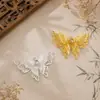 Ímãs de geladeira estilo Miao, apresentando designs tradicionais chineses de fênix e borboleta, com detalhes em cor prata, um estilo étnico único de prata Miao, e um motivo de pavão, adequados para atrações turísticas em Guizhou