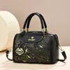 Bolsas de mano para mujer 2026 nuevo modelo, bolsa de mano de gran capacidad, moderna bolsa Boston para mujer de hombro y cruzada con un toque de alta gama