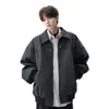 Chaqueta de PU estilo americano con solapa para hombre, moderna colección de otoño 2026, corte holgado, adecuada para parejas, estilo workwear, chaqueta de cuero, chaqueta de béisbol