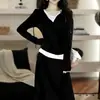 Conjunto de Duas Peças Costuradas Novo Design Falso de Duas Peças 2026, Top e Saia, Elegante e Único para Socialites da Primavera