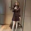 Vestido Vintage Marrón de Lunares con Escote en V, Ceñido a la Cintura, Corte Ajustado, Elegante y con Estilo para Mujer, Nuevo de Verano 2026