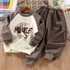 Conjunto de Roupa Infantil para Primavera e Outono para Meninos, Conjunto Elegante de Duas Peças (Moletom) para Outono e Inverno para Bebês e Crianças Pequenas