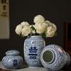 Vaso de Porcelana Azul e Branco de Jingdezhen Novo Vaso Antigo Chinês Porcelana Feita à Mão Pote Armazenador com Palavra Feliz Ornamentos de Estante Antiga para Sala de Estar