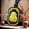 Jade incrustado en oro Hotan Moyu Colgante de oro de Guanyin Buda colgante de oro con jade incrustado con diamante cuadrado para hombre y mujer marca al por mayor