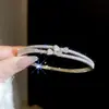 Pulseira Europeia e Americana Transfronteiriça com Diamantes Incrustados, Irregular, Multicamadas, Contas e Pérolas, Pulseira Fashion e Elegante, Joia de Luxo Leve e de Alta Qualidade
