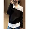 Cuello de camisa con diseño de patchwork de color contrastante, creando un look de dos piezas falso. Nueva colección de mujer primavera 2026: un top relajado, versátil y elegante