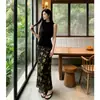 Colete preto sem mangas moderno e estiloso para mulheres, conjunto de duas peças com saia floral bodycon de cintura alta para o verão
