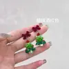 Pendientes de botón/clip con forma de árbol de Navidad tridimensional de cristal con cuentas de industria pesada, lazo rojo, accesorios de pendientes tejidos a mano dulces