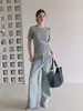 Top de punto simple estilo coreano, color gris, de seda helada, manga corta para mujer, nuevo modelo de principios de otoño, entallado en la cintura, adelgazante, adecuado para usar en capas, top de manga media