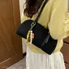 Bolso de hombro de terciopelo para mujer, estilo nicho, para axila, nuevo 2026, gamuza, exquisito, para ir al trabajo, estilo coreano, con accesorios de otoño, versátil y portátil