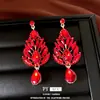 Brincos elegantes europeus e americanos de luxo leve cravejados de strass, brincos longos de cristal luxuosos e brilhantes, brincos de noiva da moda para mulheres