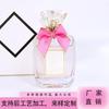 Venta al por mayor de fábrica Hermosa Botella de Vidrio para Perfume de Lazo de 55 ml Transparente Cuadrada Plana Botella con Atomizador para Fragancia con Pegatina