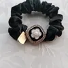 Nova faixa de cabelo de cetim com strass rosa, anel de flor de pérola feminino elegante, corda de cabeça elástica alta, elástico