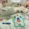 Novo Conjunto de Quatro Peças Bordado Chenille Algodão Lavado Nuvem Super Macio Capa de Edredom Macia Amiga da Pele Conjunto de Três Peças para Dormitório Estudantil Venda por Atacado
