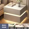 Mesa de Cabeceira de Indução com Luz Ambiente, Carregamento Sem Fio, Armário de Cabeceira com Alto-falante Bluetooth, Toque de Luxo Leve e High-End, Carregamento Sem Fio
