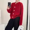 Suéter Feminino Gola Redonda 2024 Outono e Inverno Novo Estilo Coreano Senso de Design Cardigã Tricotado Casual de Cor Sólida com Botões