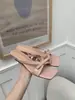 Primer Encuentro con las Sandalias de Cuña con Punta Cuadrada y Lazo de la Temporada para Mujer, Presentando una Elegancia de Alto Nivel Estilo Francés en Color Plateado