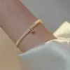 Collar de perlas pequeñas de agua dulce con forma para mujer, gargantilla, cadena para la clavícula de cuentas de arroz, frijol dorado retro, bolita de oro pequeña, cadena para la clavícula de perla