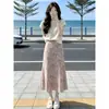 Top de manga corta ajustado y texturizado con ambiente suave estilo coreano, Falda rosa floral de cintura alta, Conjunto de dos piezas para mujer