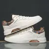 Zapatos casuales de corte bajo para hombre 2026 nuevos populares de otoño ligeros, zapatillas versátiles, zapatos blancos de suela blanda para hombre