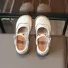 Sapatos Mary Jane estilo retrô francês 2026 para meninas, salto baixo, design de tira única, sapatos pequenos de couro, sapatilhas infantis de alta qualidade