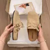 Chinelos fechados populares estilo retrô com sola grossa para mulheres, adequados para uso externo no outono de 2026, modelo novo para combinar com saias, que aumentam a altura, antiderrapantes, estilo Birkenstock, meio chinelo