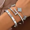 Conjunto de Pulseras de Acero Inoxidable Doradas Transfronterizas con Diseño de Trébol de Cuatro Hojas, Pulsera de Joyería de Acero de Titanio