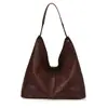 Bolsa de Palha Tecida Moda Retrô para Mulheres 2026 Novo Estilo Bolsa de Ombro para Trabalho e Trajeto Bolsa de Axila Versátil Tendência